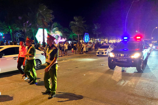 Sau phản ánh của Báo Công lý, lực lượng chức năng quyết liệt xử lý taxi “dù”