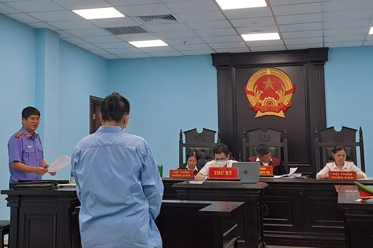Nữ giúp việc trộm tài sản của chủ nhà
