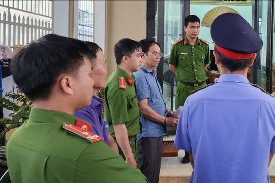Giám đốc Chi nhánh Văn phòng đăng ký đất đai làm sai lệch hồ sơ địa chính