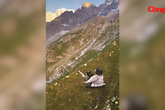 Bức họa khổng lồ mới ra mắt dưới núi Mont Blanc