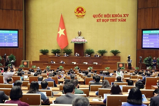 Chủ tịch Quốc hội Vương Đình Huệ ký chứng thực 2 Luật và 1 Nghị quyết