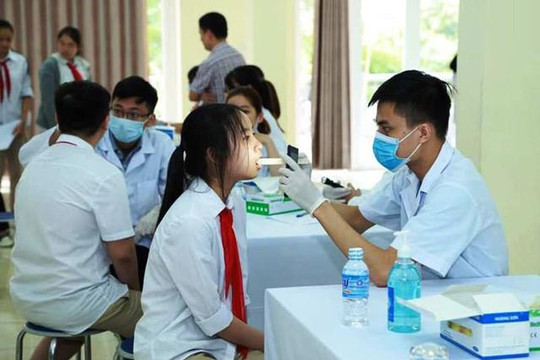 Hà Nội: Bổ sung hơn 3.000 lao động hợp đồng thuộc lĩnh vực y tế, giáo dục