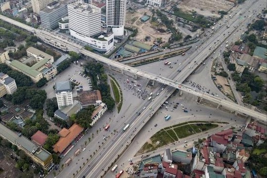 Phân luồng phục vụ thi công cầu tại nút giao Mai Dịch