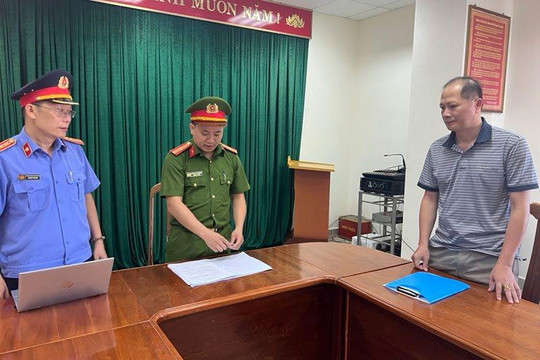 Bắt giữ 2 phó giám đốc trung tâm đăng kiểm Quảng Bình