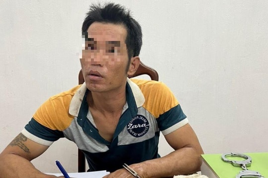 Bàn giao đối tượng tàng trữ trái phép chất ma túy