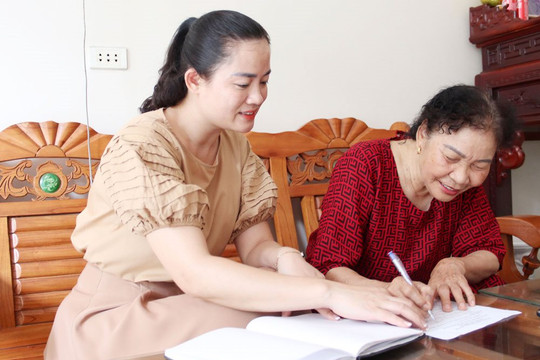 Bắc Giang: Thực hiện chi trả trợ cấp an sinh xã hội không dùng tiền mặt