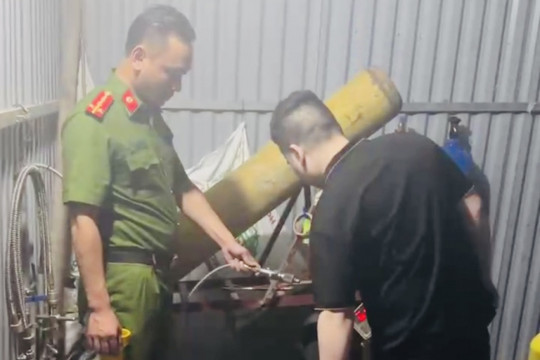 Hà Nội: Điểm sang chiết “bóng cười” ngụy trang trong khu vực bãi xe