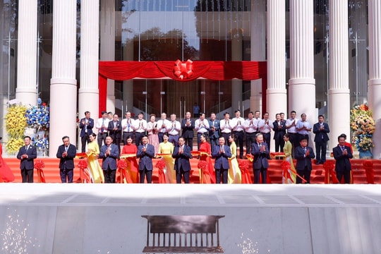 Khánh thành Nhà hát Hồ Gươm
