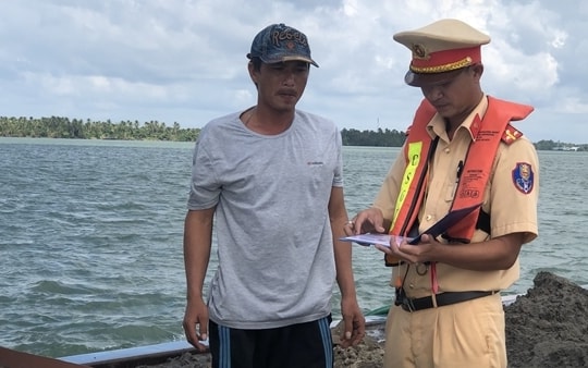 Trà Vinh: Tăng cường xử lý vi phạm, đảm bảo trật tự an toàn giao thông đường thủy