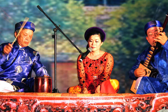 Người nặng lòng với câu hát dân ca