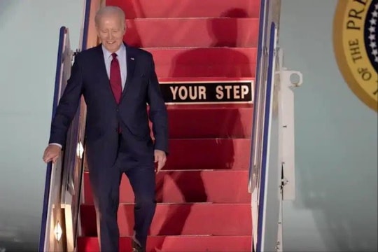 Tổng thống Biden đến London trước Hội nghị thượng đỉnh NATO
