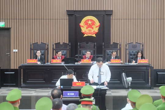 Những hình ảnh đầu tiên tại phiên tòa xét xử 54 bị cáo trong vụ “chuyến bay giải cứu"
