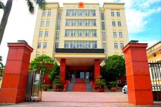 Giáng chức một Chi cục trưởng Chi cục thuế vì để cán bộ vi phạm