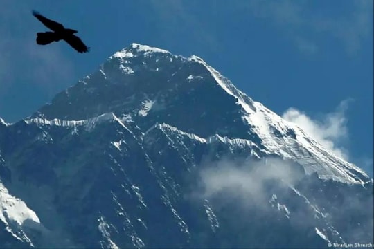Nepal: 6 người chết sau khi trực thăng rơi gần đỉnh Everest