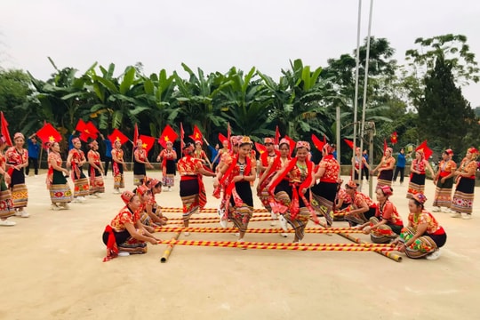 Nét đẹp truyền thống qua trang phục của người phụ nữ dân tộc Thái