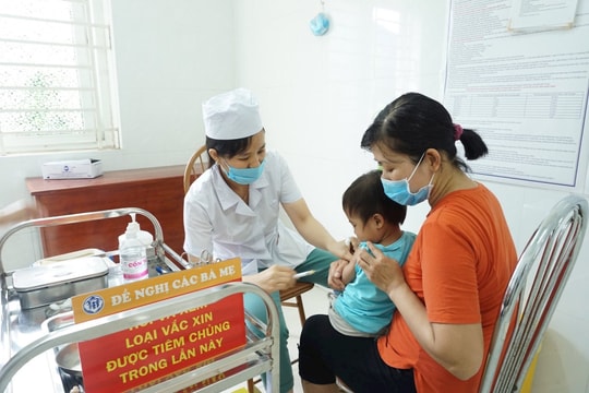 Tiếp tục bố trí ngân sách để mua vaccine tiêm chủng mở rộng