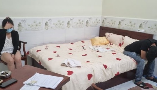 Chủ nhà nghỉ cho thuê phòng để mua bán dâm