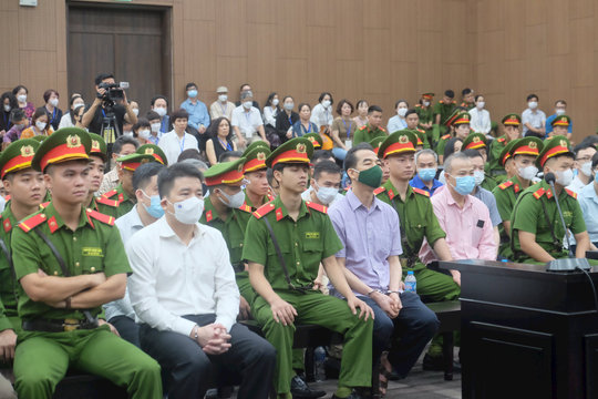 Cựu Thứ trưởng Bộ Ngoại giao: “Có nhận quà cảm ơn, nhưng không mở ra xem"