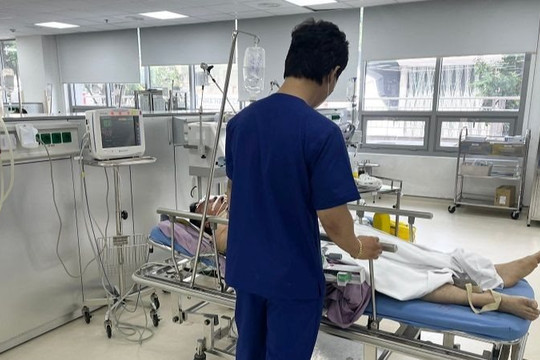 Bỏng nặng, gãy xương vì nồi áp suất phát nổ