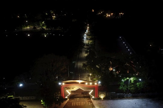 Quảng Trị: Tổ chức viếng nghĩa trang liệt sĩ vào buổi tối