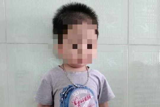 TT- Huế: Bé trai bị bỏ rơi tại cổng Tuệ Tĩnh Đường An Lạc