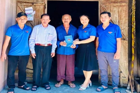 Ấm áp nghĩa tình " Bữa cơm yêu thương” ấm lòng cựu thanh niên xung phong