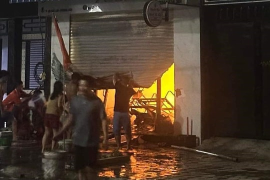 Xe điện bốc cháy trong nhà, hai bà cháu tử vong