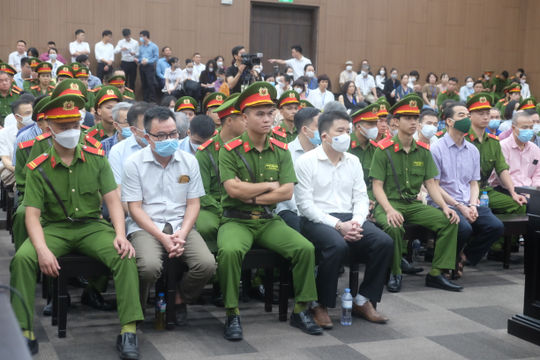 Cựu Đại sứ tại Malaysia khai về việc thu tiền và “ăn chia” với thuộc cấp