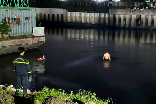 Lội sang bờ kênh Tham Lương, nam công nhân đuối nước tử vong