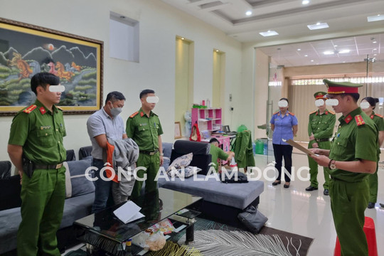 Khởi tố Phó Giám đốc và nhân viên đưa hối lộ để đăng kiểm xe
