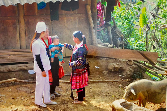Đề xuất quy định hoạt động khám, chữa bệnh của nhân viên y tế, cô đỡ thôn, bản