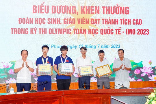 Hải Phòng: Khen thưởng học sinh, giáo viên đạt thành tích cao kỳ thi IM0 2023