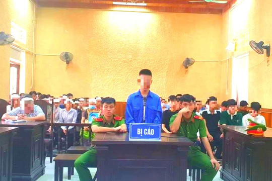 Nam sinh dùng dao đâm chết bạn cùng trường