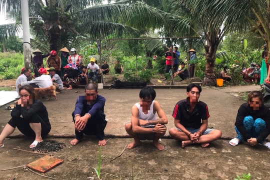 Khởi tố, bắt tạm giam 5 đối tượng rủ nhau đi cướp tài sản