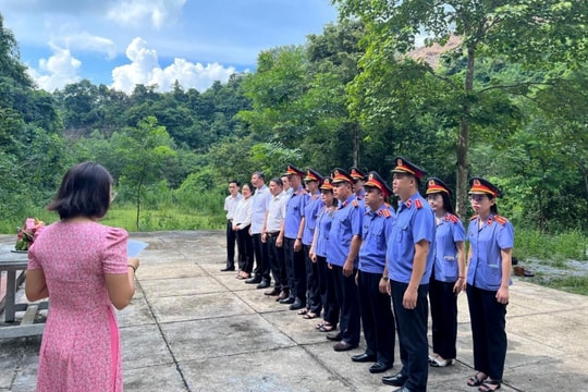TAND huyện Bắc Sơn sinh hoạt chuyên đề tại khu di tích lịch sử Khuổi Nọi