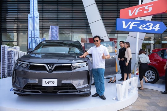 Ấn tượng triển lãm "VinFast - Vì tương lai xanh" - người dân Hải Phòng muốn sở hữu xe điện ngay