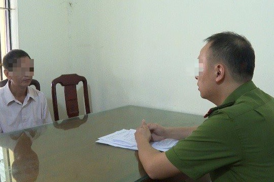 Không đội mũ bảo hiểm, còn tấn công CSGT