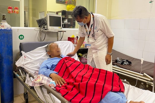 Một người tử vong, 3 người cấp cứu do ngộ độc rượu