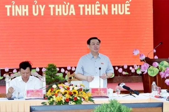 Chủ tịch Quốc hội Vương Đình Huệ làm việc với Ban Thường vụ Tỉnh ủy Thừa Thiên Huế