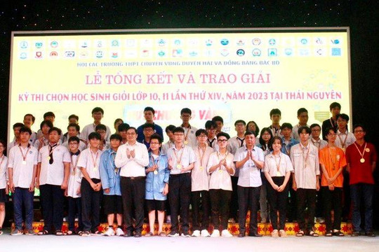 Trao giải cuộc thi HSG các trường THPT chuyên khu vực Duyên hải và ĐBBB