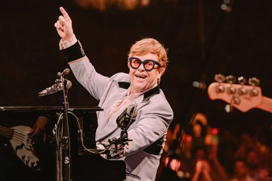 Huyền thoại Elton John sở hữu tour diễn lớn nhất lịch sử thế giới
