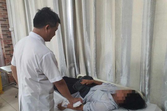 Hà Nội: 8 người nhập viện sau khi ăn cá chình