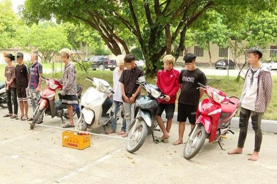 Nhóm thanh niên cầm dao, vỏ chai bia tìm đánh người