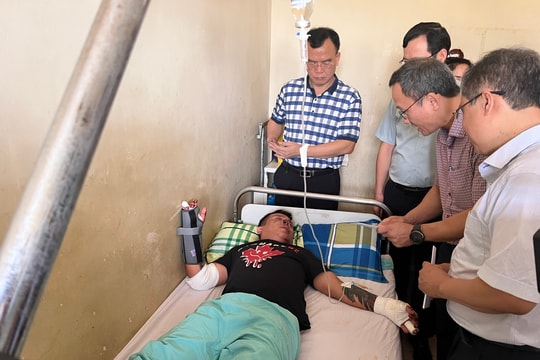 Thăm hỏi, động viên các nạn nhân trong vụ tai nạn ở Khánh Hòa