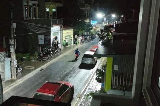 Mâu thuẫn gia đình, bố dùng dao đâm chết con trai