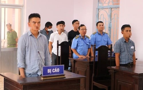 Lĩnh 2 năm tù vì “nhốt” cán bộ thi hành công vụ