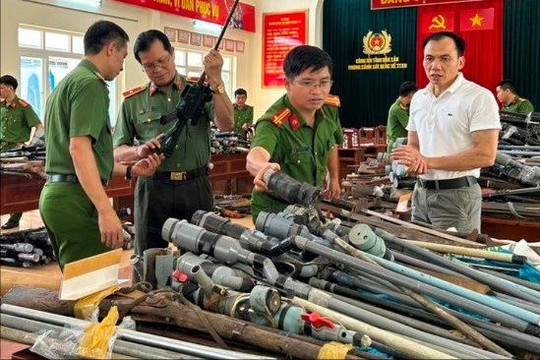 Thu hồi 4.576 vũ khí các loại sau 40 ngày vận động giao nộp
