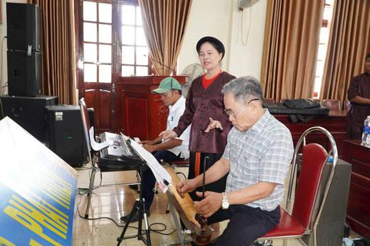 Những người dành trọn tâm huyết bảo tồn dân ca Ví, Giặm