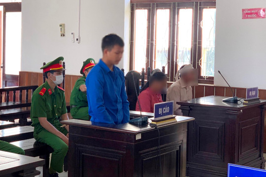 Bực tức vì ăn cơm xong không dọn, thanh niên dùng cây gỗ đập chết người