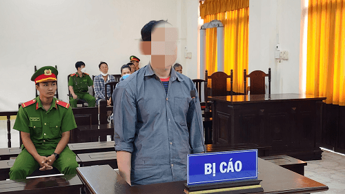 Tự xưng là “đại ca” xóm, vô cớ đánh người